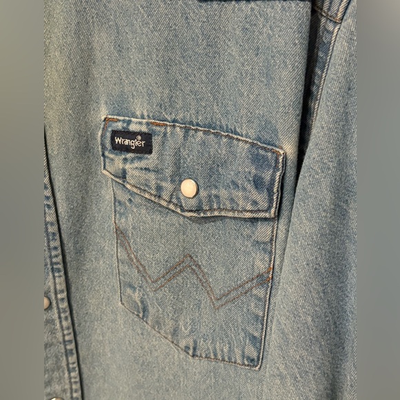 Wrangler Vintage Western Patch Pocket Denim Pearl Snap Chores Shirt Rodeo Large - Picture 3 of 6